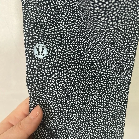 Lululemon Sz 4 Leggings Salt Alpine Black White Print Reflective - Picture 8 of 12